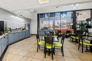 Free daily continental breakfast - SureStay Plus Hotel by Best Western Lubbock Medical Center (Lubbock)