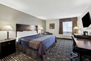 Desk, laptop workspace, free rollaway beds, WiFi - SureStay Plus Hotel by Best Western Lubbock Medical Center (Lubbock)
