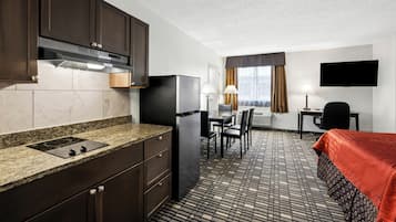 Standard Room, 1 King Bed, Non Smoking, Kitchenette | Private kitchen