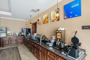 Free daily buffet breakfast  - Comfort Inn & Suites Fort Worth - Fossil Creek (Fort Worth)