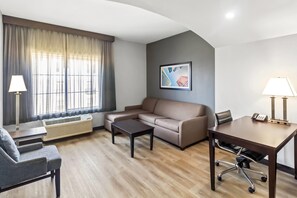 Deluxe Room, 1 King Bed, Non Smoking (Deluxe Executive Room) | Premium bedding, down comforters, pillowtop beds, in-room safe - La Quinta Inn & Suites by Wyndham Houston Energy Corridor (Houston)