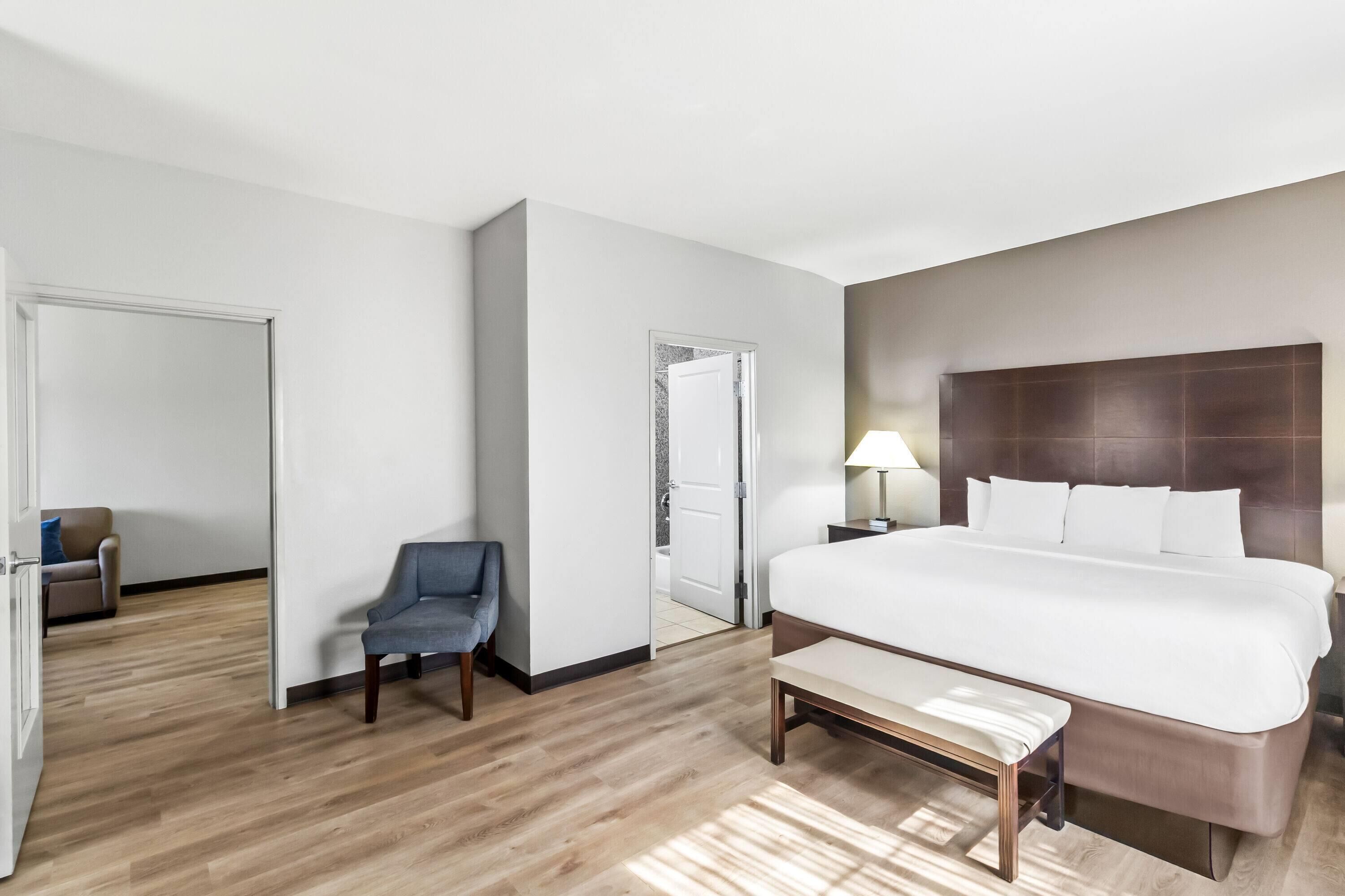 Photo - La Quinta Inn & Suites by Wyndham Houston Energy Corridor