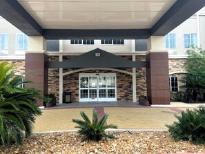 Property entrance - La Quinta Inn & Suites by Wyndham Houston Energy Corridor (Houston)