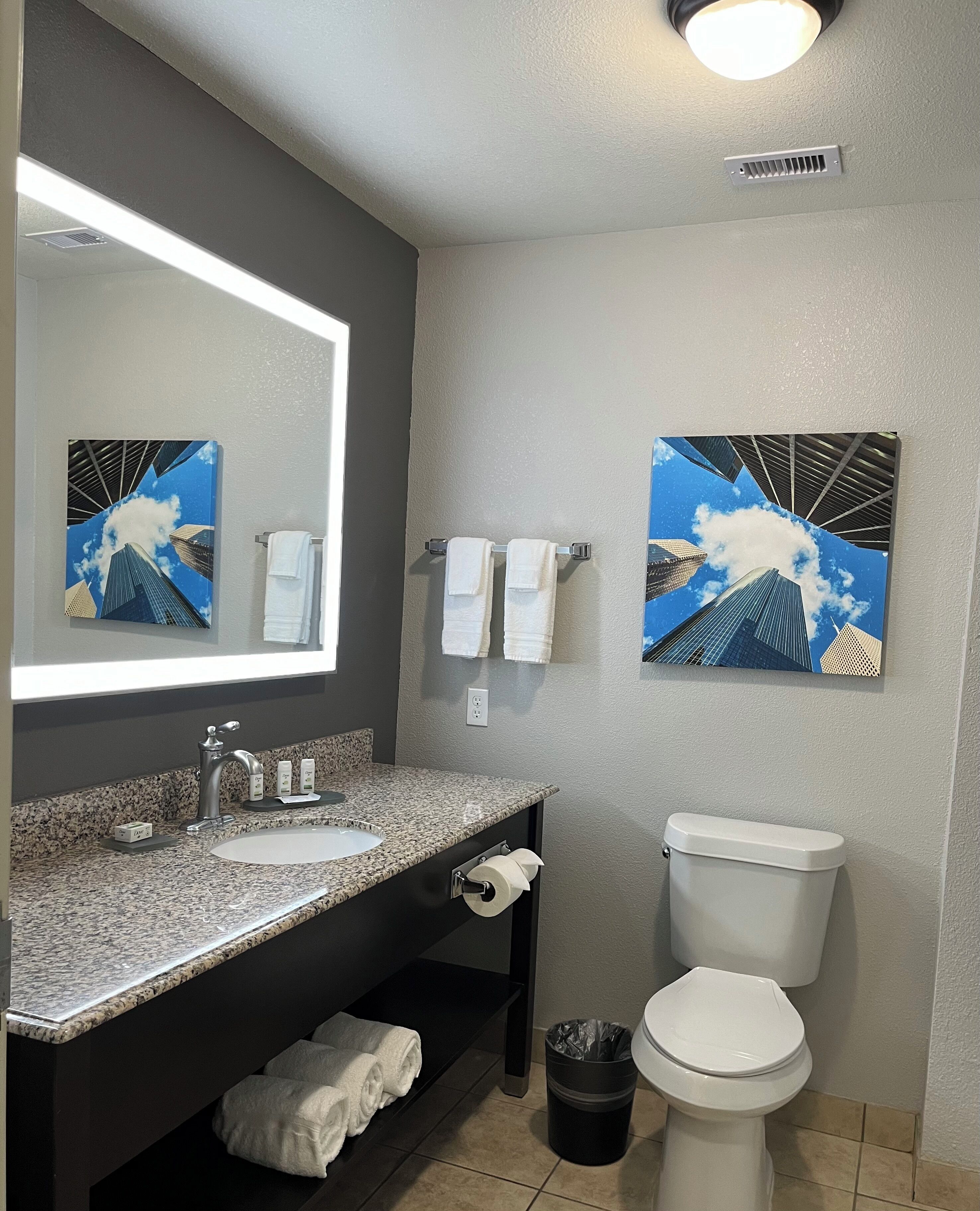 Photo - La Quinta Inn & Suites by Wyndham Houston Energy Corridor