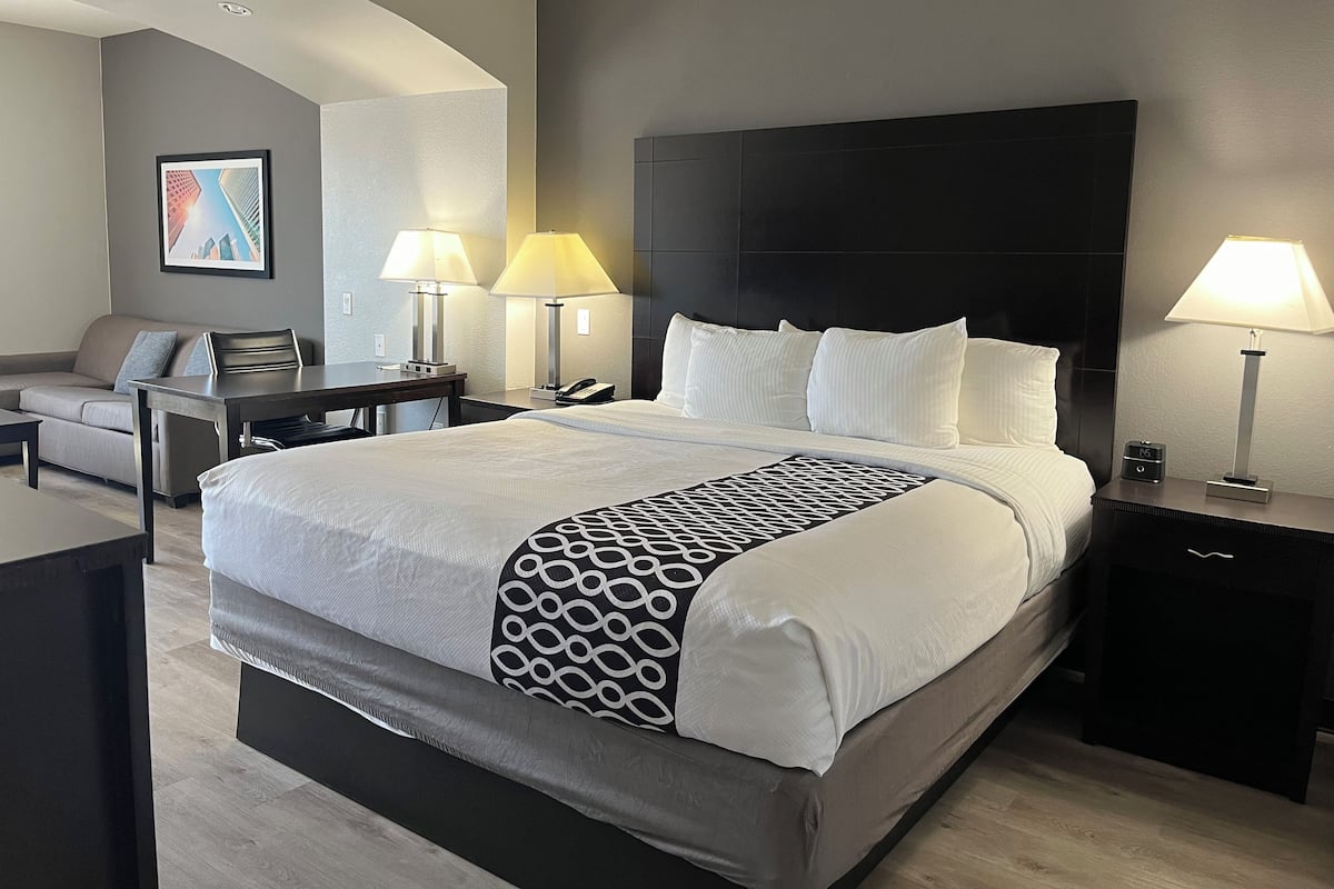 Hochwertige Bettwaren, Daunenbettdecken, Pillowtop-Betten, Zimmersafe