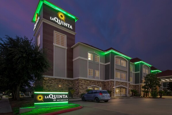 Exterior - La Quinta Inn & Suites by Wyndham Houston Energy Corridor (Houston)