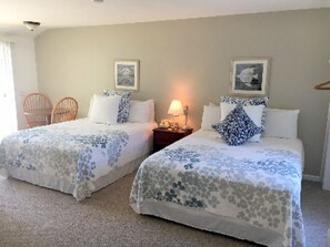 免费 WiFi、床单、闹钟