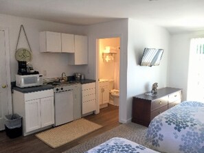Premium Cottage, Private Bathroom (2 Queens w/Kitchenette ) | Free WiFi, bed sheets, alarm clocks - Craigville Beach Inn (Centerville)