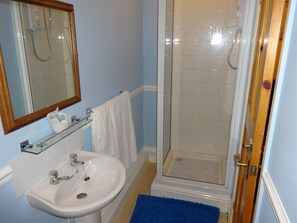 Doppelzimmer, mit Bad (R4) | Badezimmer