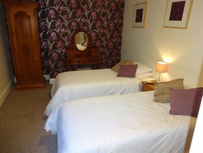 Twin Room, Ensuite - The Quarrymans Rest (Tiverton)