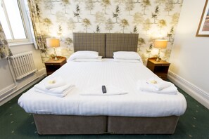 Iron/ironing board, bed sheets