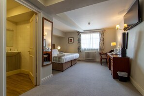 Superior Double or Twin Room, Private Bathroom | Iron/ironing board, bed sheets