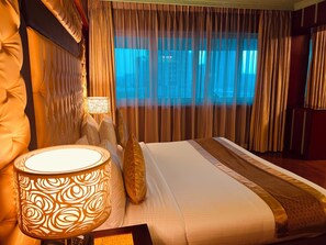 Suite Executive, 1 letto king | Minibar, cassaforte in camera, una scrivania, postazione laptop