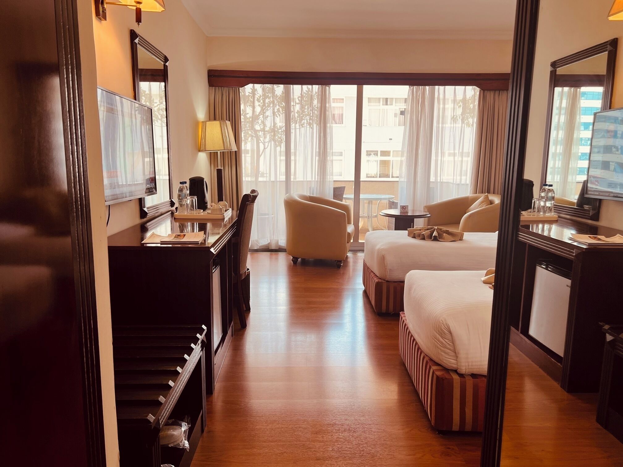 华丽双床房, 1 间卧室 | 迷你吧、客房内保险箱、办公桌、笔记本电脑工作区