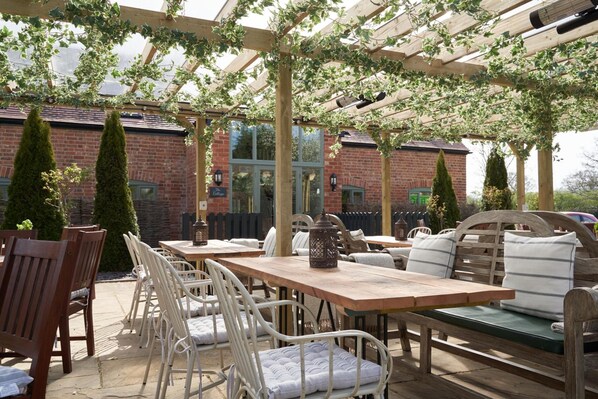 Se sirven desayunos, comidas, cenas y cocina local