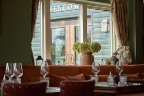 Televisión LCD de 22 pulgadas con canales digitales y televisión