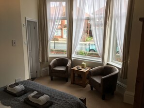 Free WiFi, bed sheets - The Whalebone Arch (Whitby)