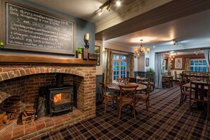 Fireplace - The Avon Causeway Hotel (Christchurch)