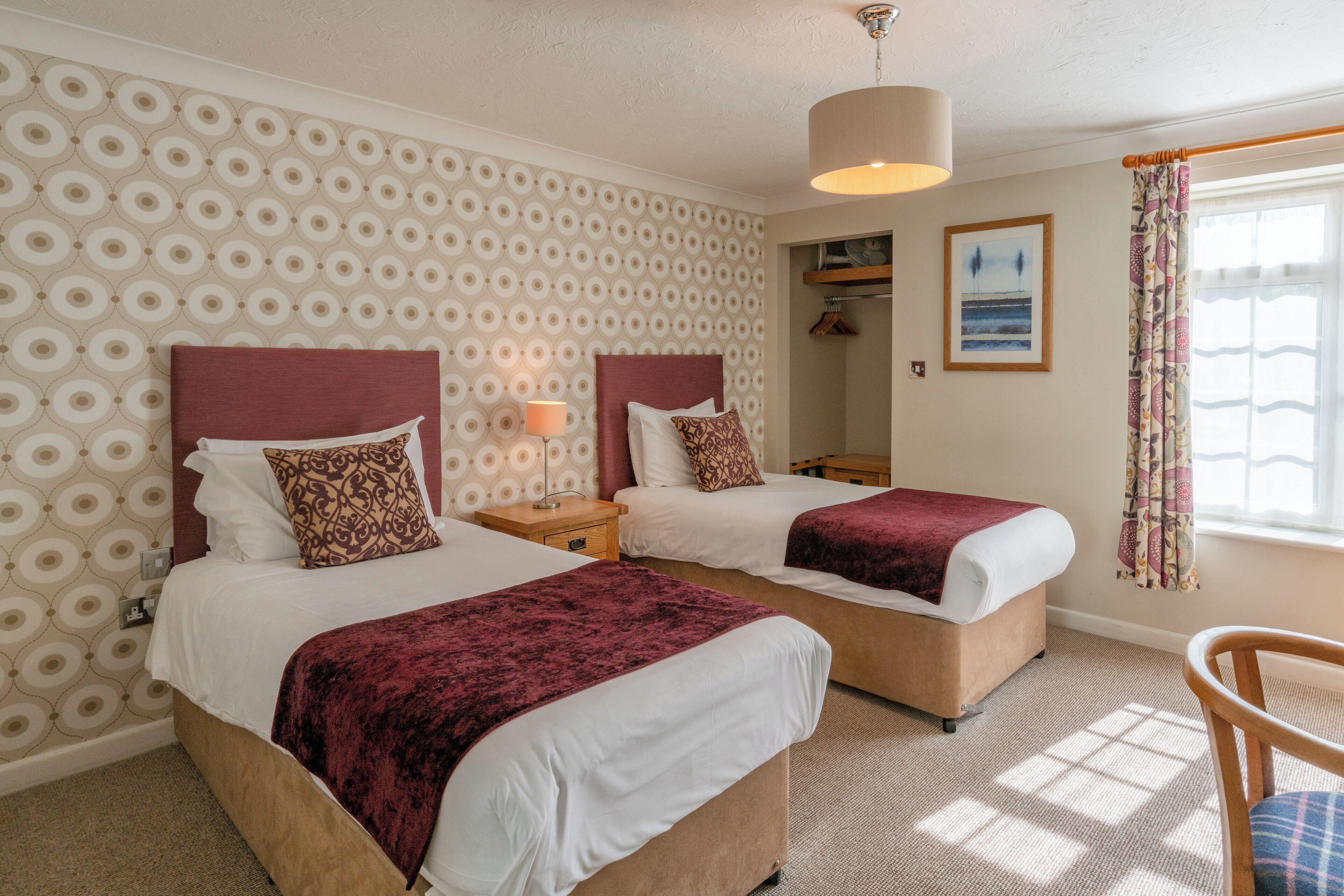 Standard Twin Room, Ensuite | Individually decorated, individually furnished, desk, iron/ironing board