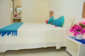 Minibar, in-room safe, blackout curtains, free WiFi - Hotel Africa Queen (La Somone)