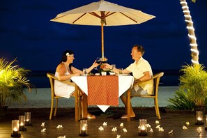 Serveert ontbijt, lunch en diner