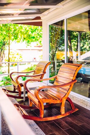 Deluxe villa | Uitzicht vanaf balkon