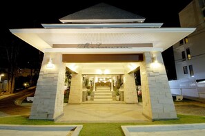 Fasade – kveld/natt