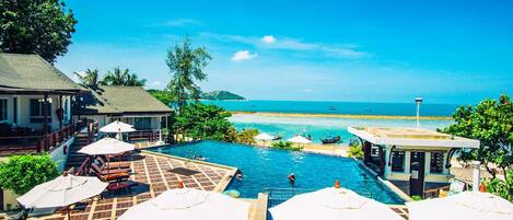 Bar en bord de piscine