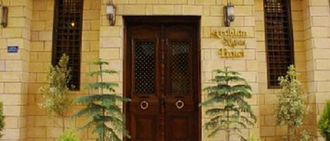 Quarto triplo, banheiro compartilhado | Recepção