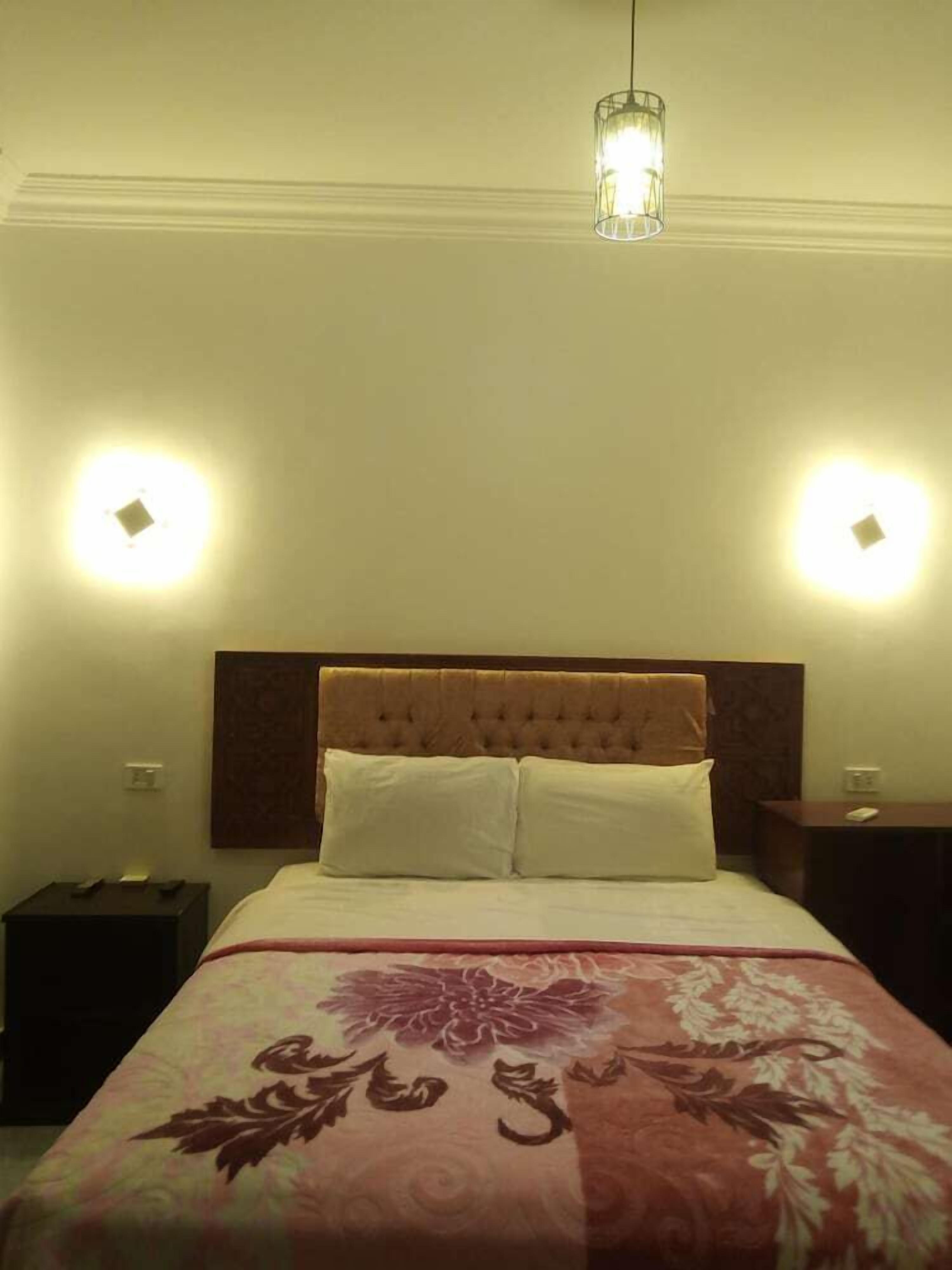 Minibar, soundproofing, free WiFi, bed sheets