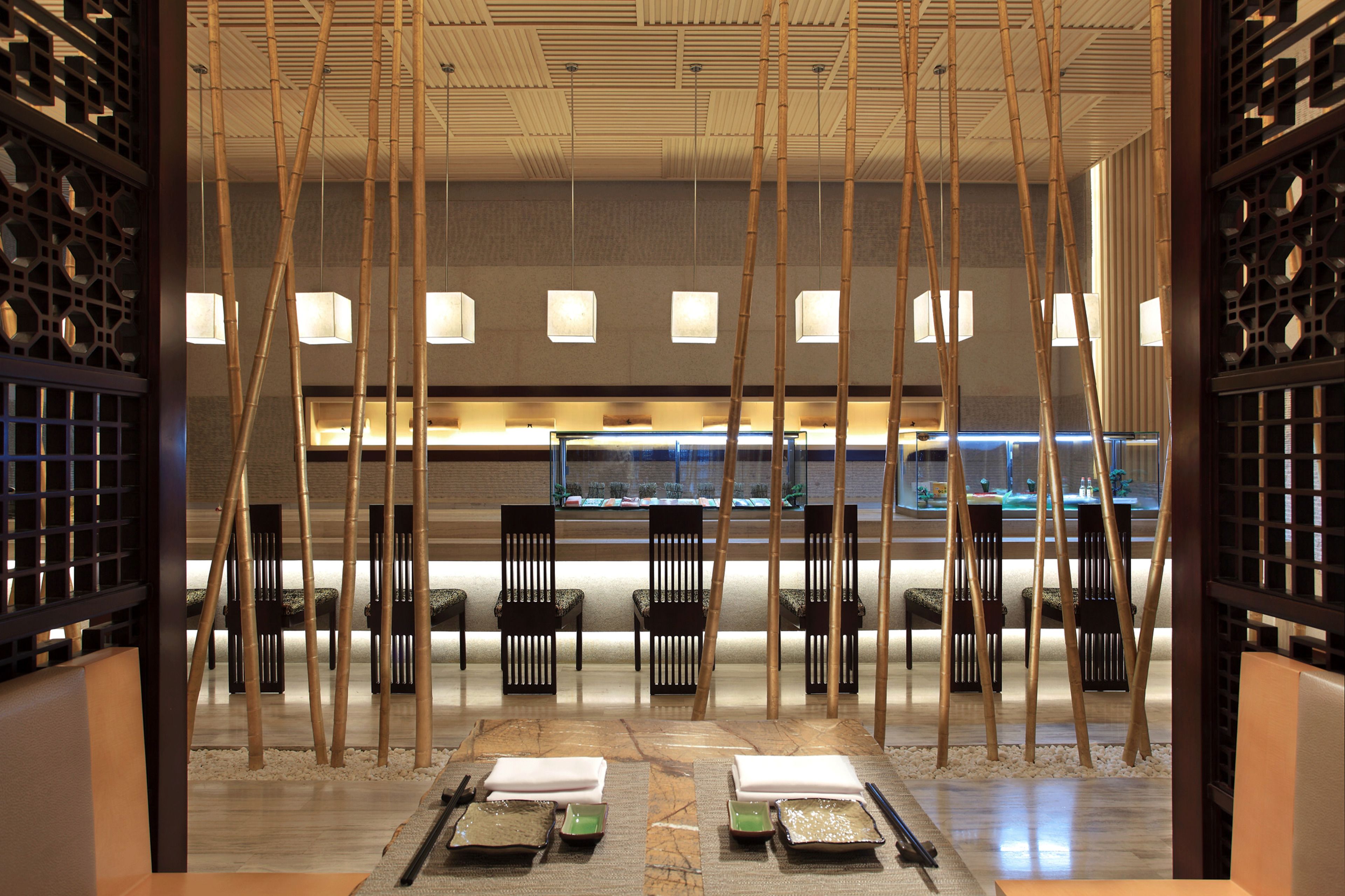 3 restaurants, lunch served