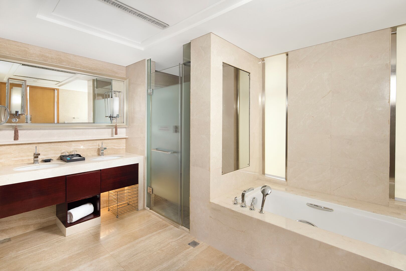 club suite, 1 king bed (hospitality) | bathroom | separate bathtub and shower, deep-soaking bathtub, rainfall showerhead