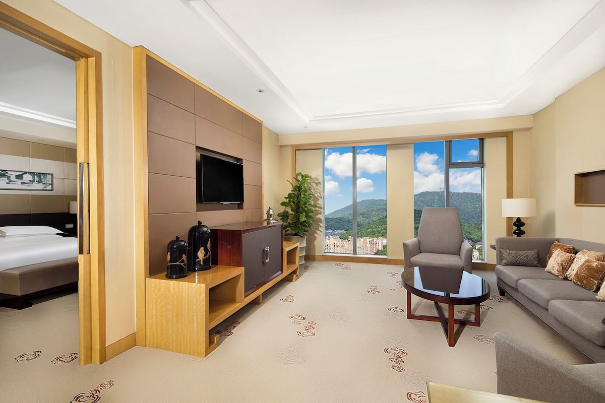 Suite Deluxe, 1 chambre | Literie hypoallergénique, couette en duvet d'oie, minibar