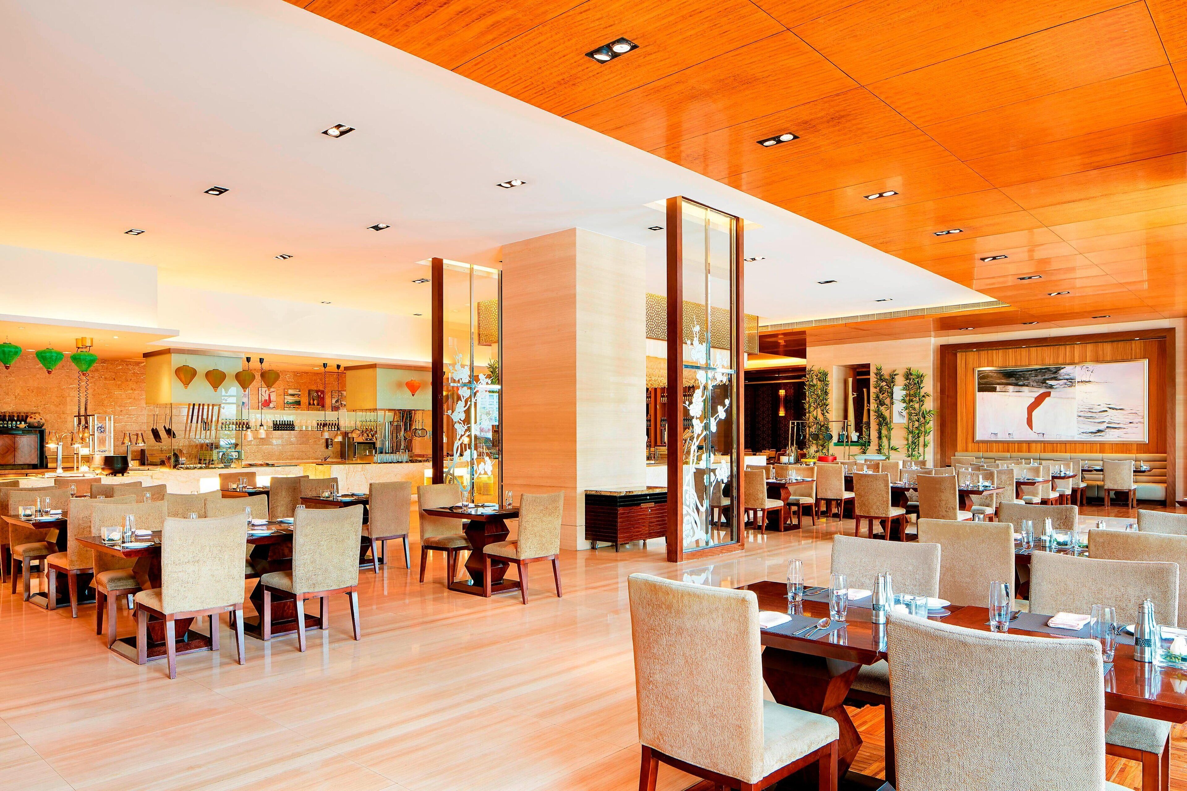 3 restaurants, lunch served