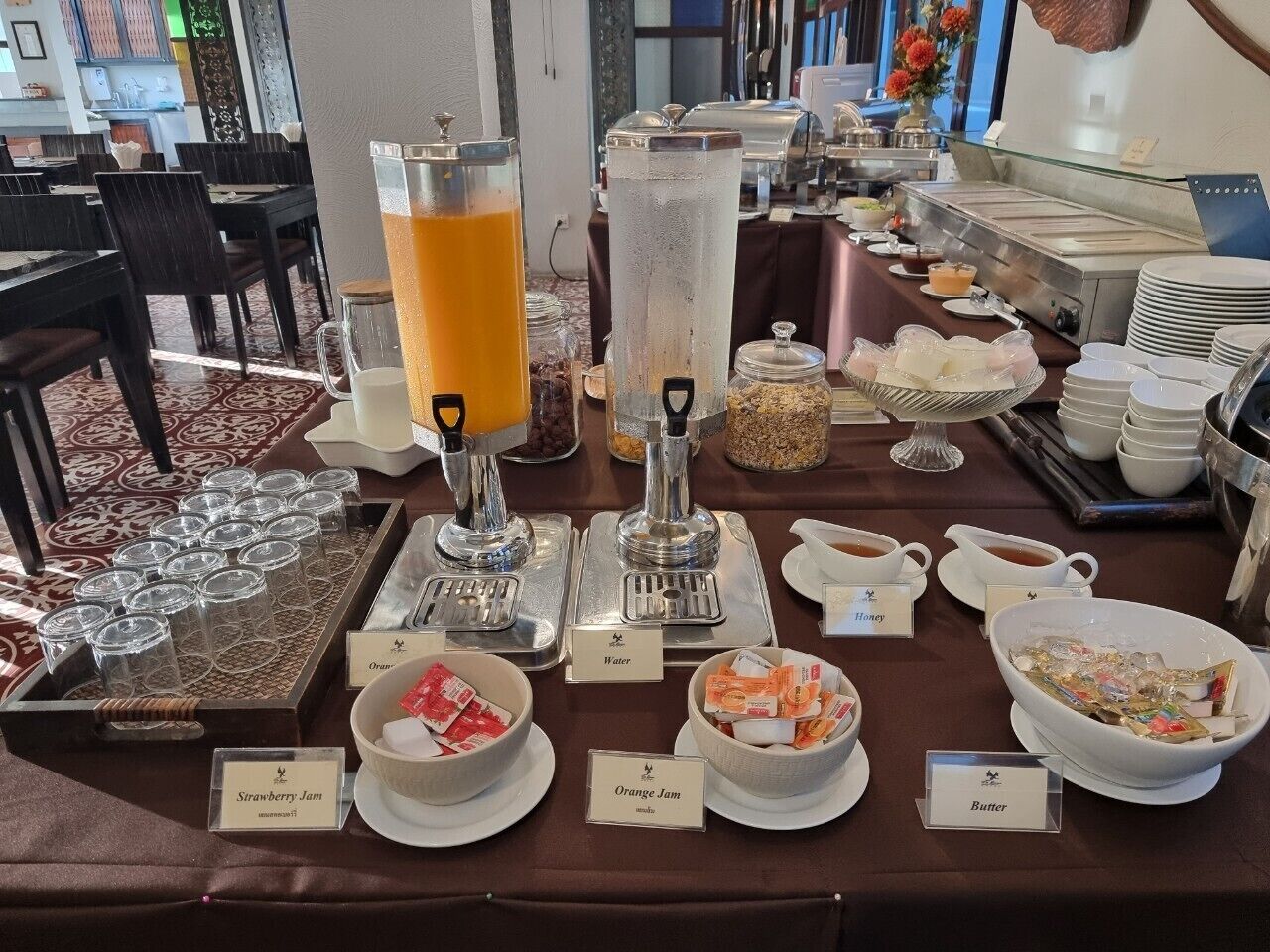 daily buffet breakfast (thb 250 per person)