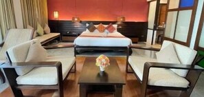 Junior Suite, 1 King Bed | Pillowtop beds, minibar, in-room safe, individually furnished