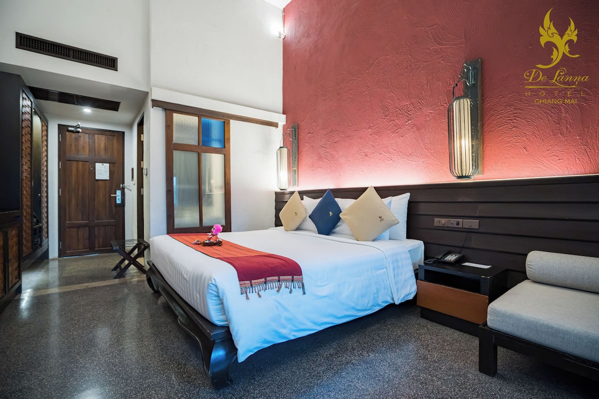 Habitación doble superior, 1 cama doble | Colchones con acolchado adicional, minibar, caja fuerte y escritorio