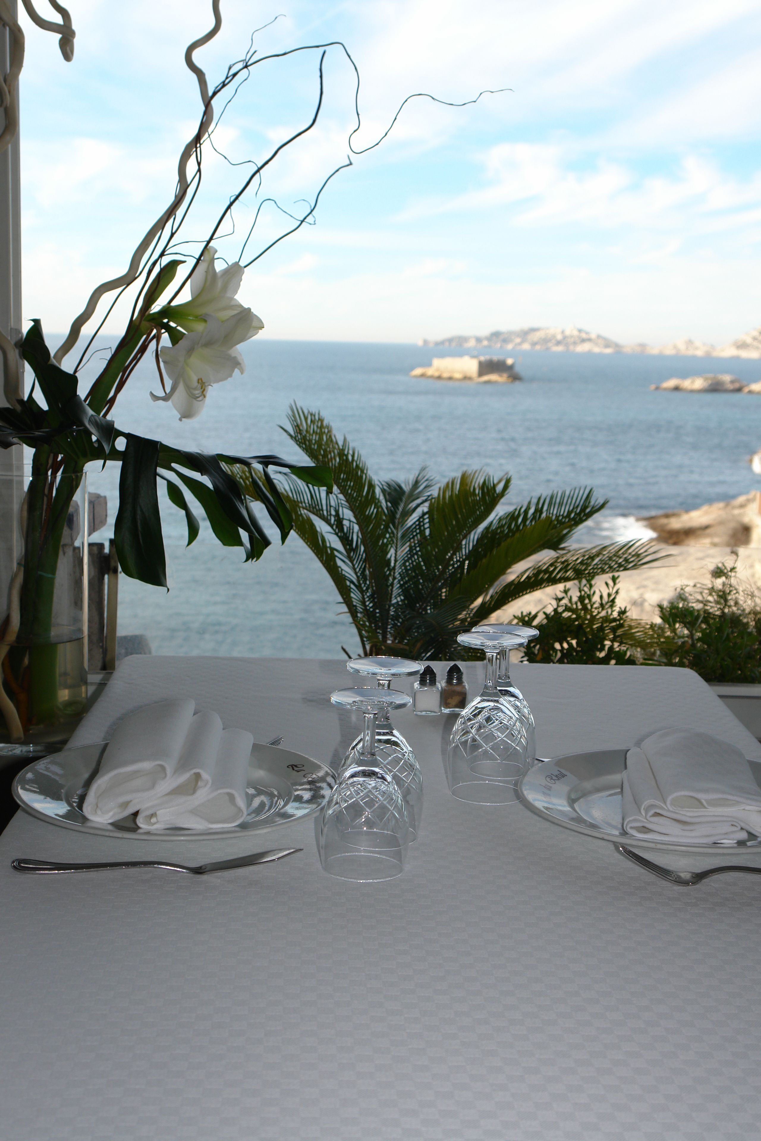 Déjeuner et dîner servis sur place, spécialités Cuisine française