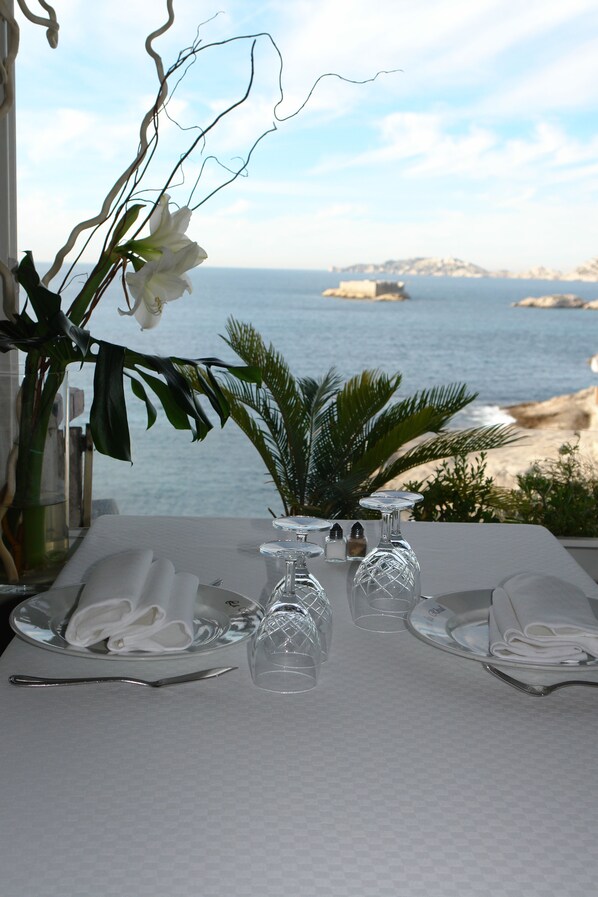 Serveert lunch en diner, Franse gerechten