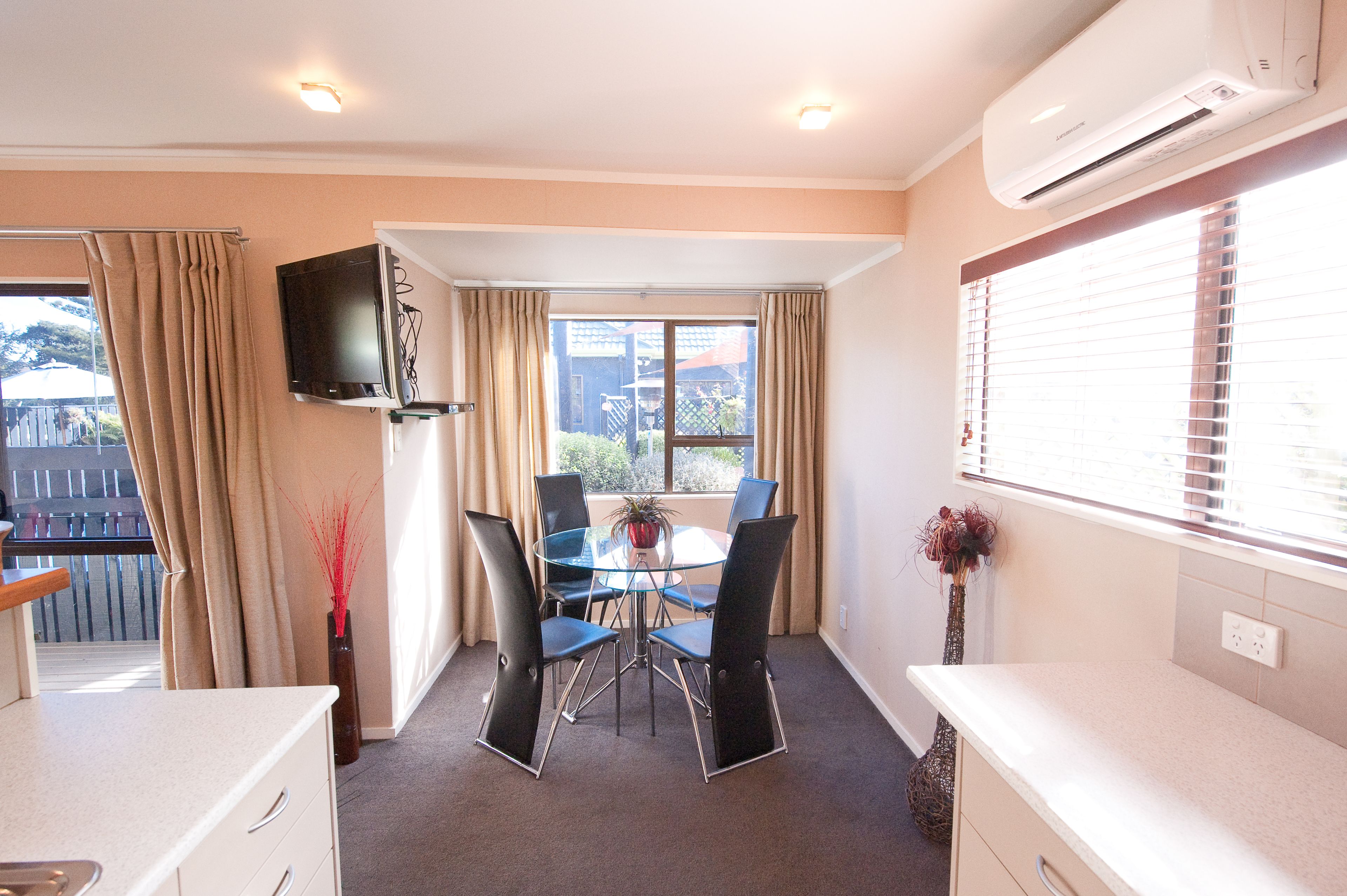 Poolside Family Unit | In-room dining