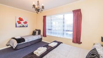 Triple room with shared bathroom | Iron/ironing board, free WiFi, bed sheets