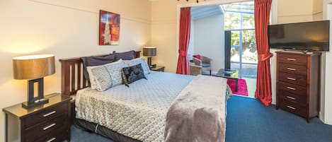 Estúdio standard, 1 cama King | Ferros/tábuas de passar roupa, Wi-Fi de cortesia, roupa de cama