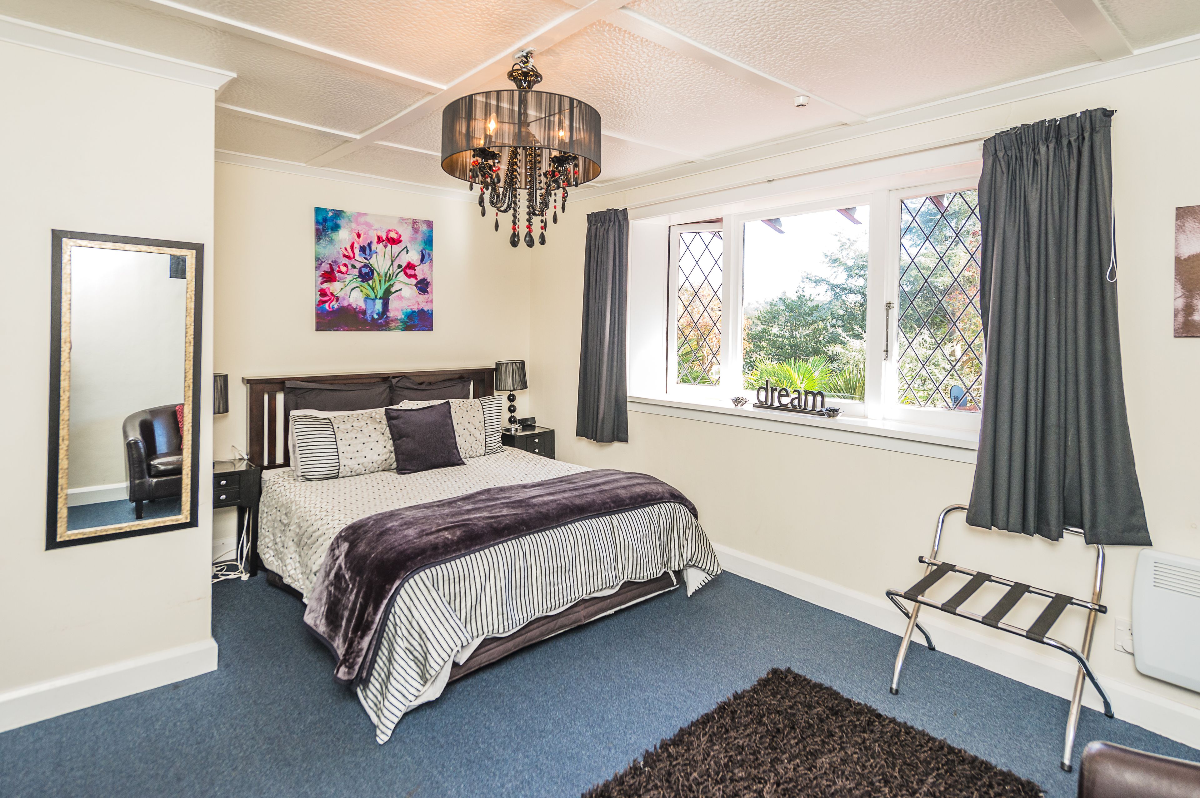 standard studio, 1 king bed | iron/ironing board, free wifi, bed sheets