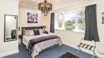 Standard-Studio, 1 Queen-Bett (Standard Ensuite Studio) | Bügeleisen/Bügelbrett, kostenloses WLAN, Bettwäsche