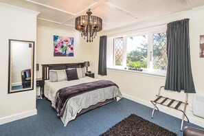 Estudio estándar, 1 cama Queen size (Standard Ensuite Studio) | Tabla de planchar con plancha, wifi gratis y ropa de cama 