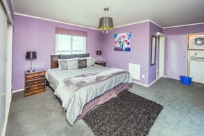Iron/ironing board, free WiFi, bed sheets - Anndion Lodge Motel and Function Centre (Whanganui)