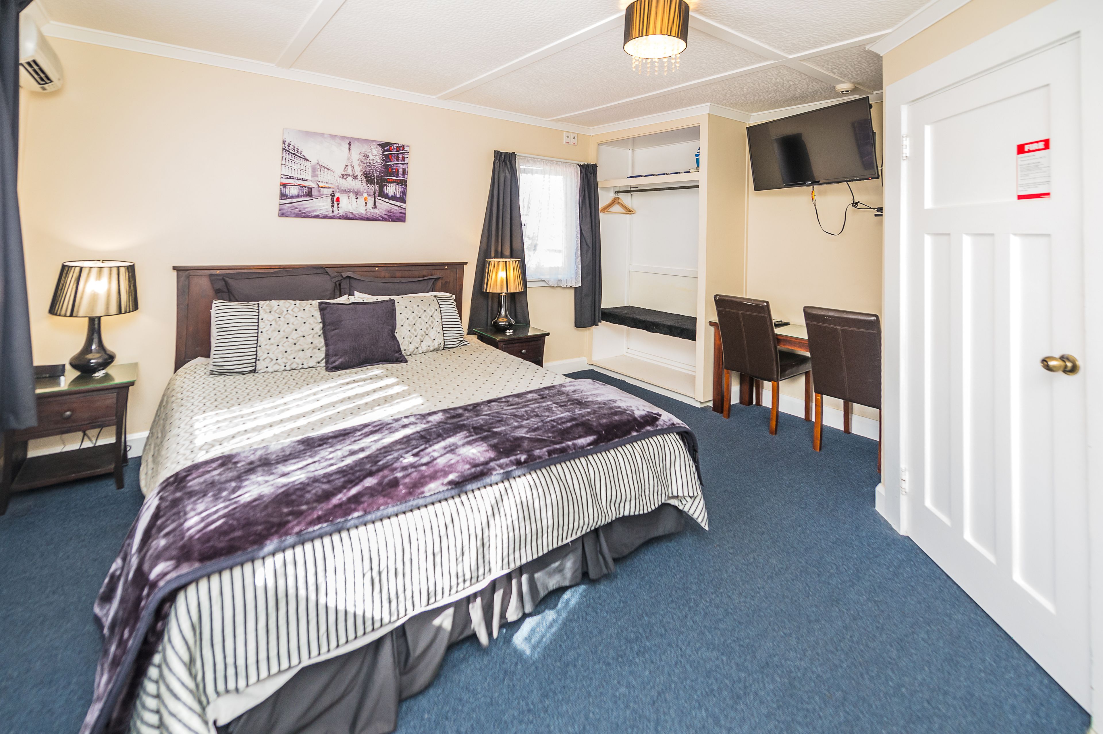 standard studio, 1 king bed | iron/ironing board, free wifi, bed sheets