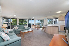 RIVA - 2 Bed 2 Bath Superior Apartment | Living area