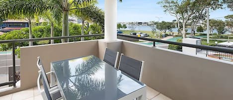 RIVA - 2 Bed 2 Bath Superior Apartment | Terrasse/patio