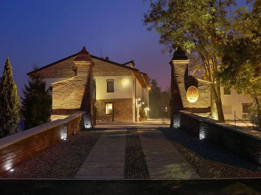 Façade de l’hébergement - soirée/nuit